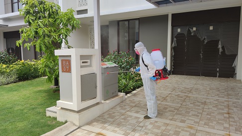 https://images-residence.summarecon.com/images/gallery/article/13599/disinfektan SBD 2020 2.jpg